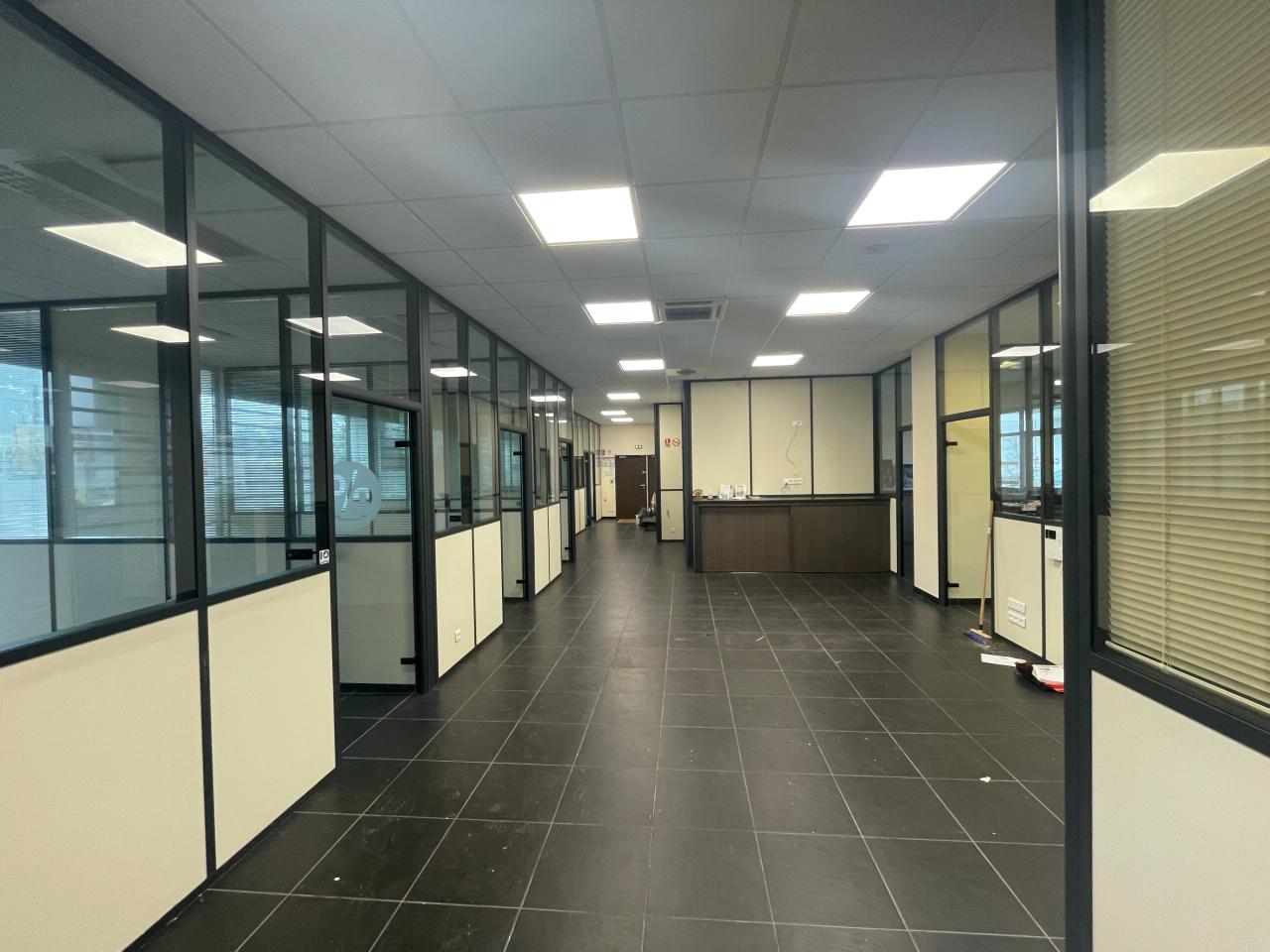 Commerce Saint-Herblain 233m² Location commerce Saint-Herblain Loire-Atlantique OLCOM2531143 0